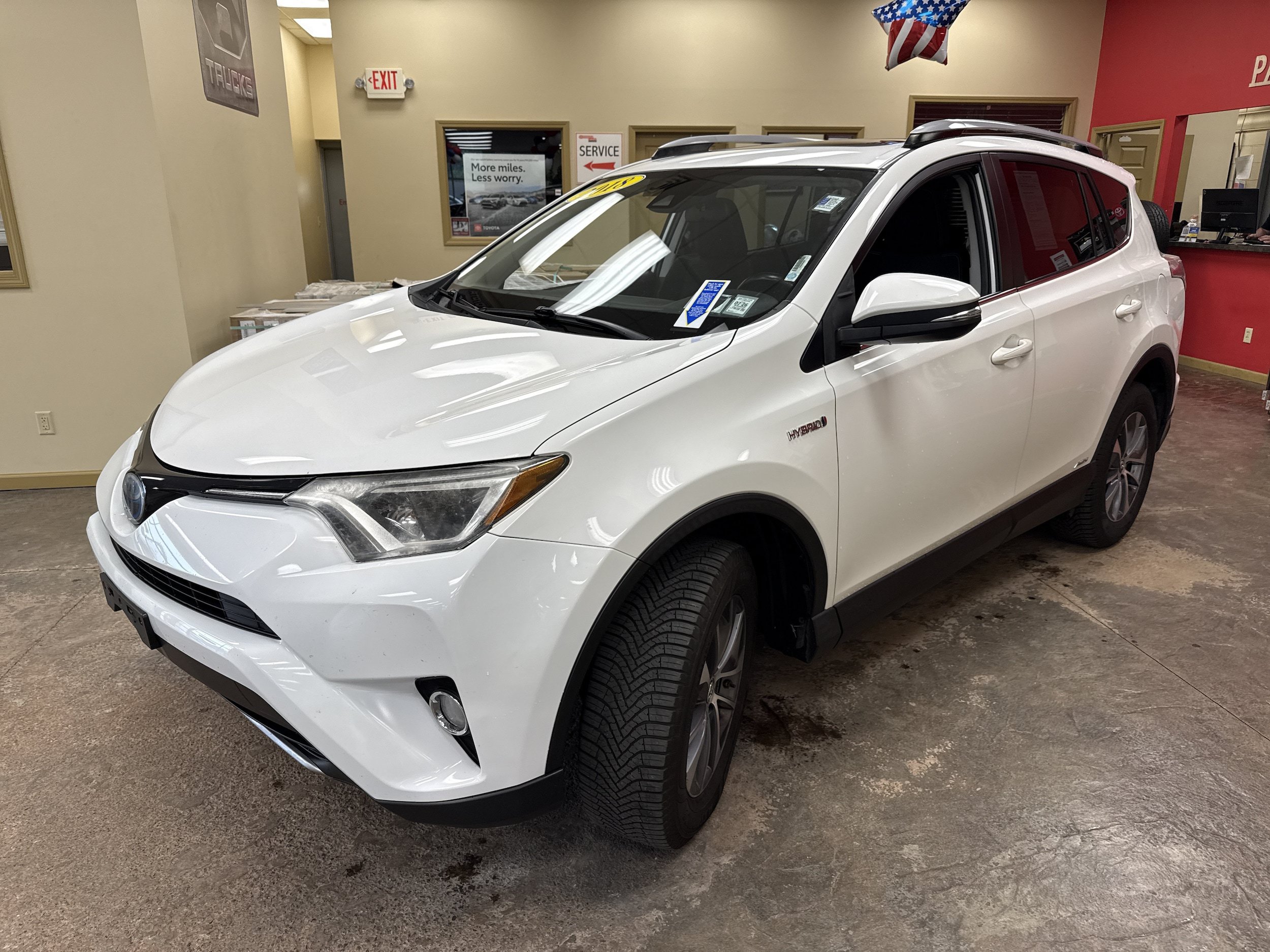 Used 2018 Toyota RAV4 XLE AWD/4WD image 3