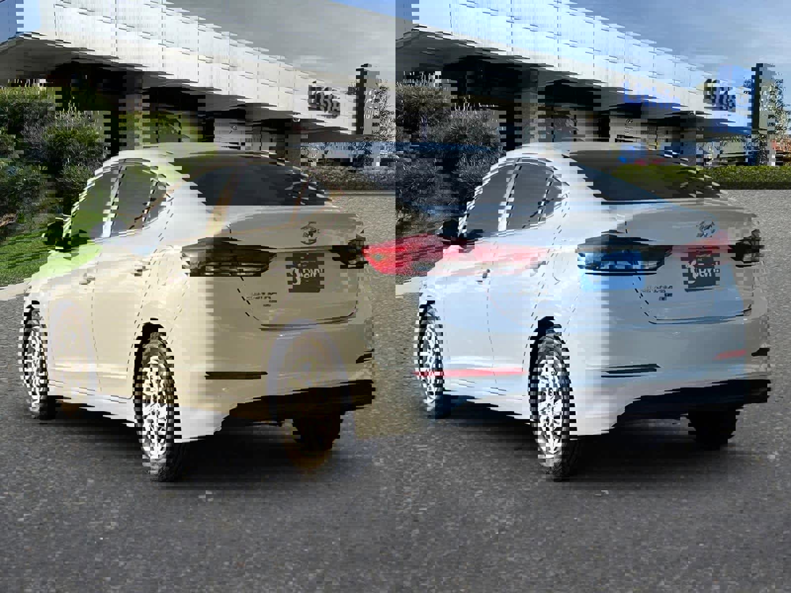 Used 2018 Hyundai Elantra SE image 7