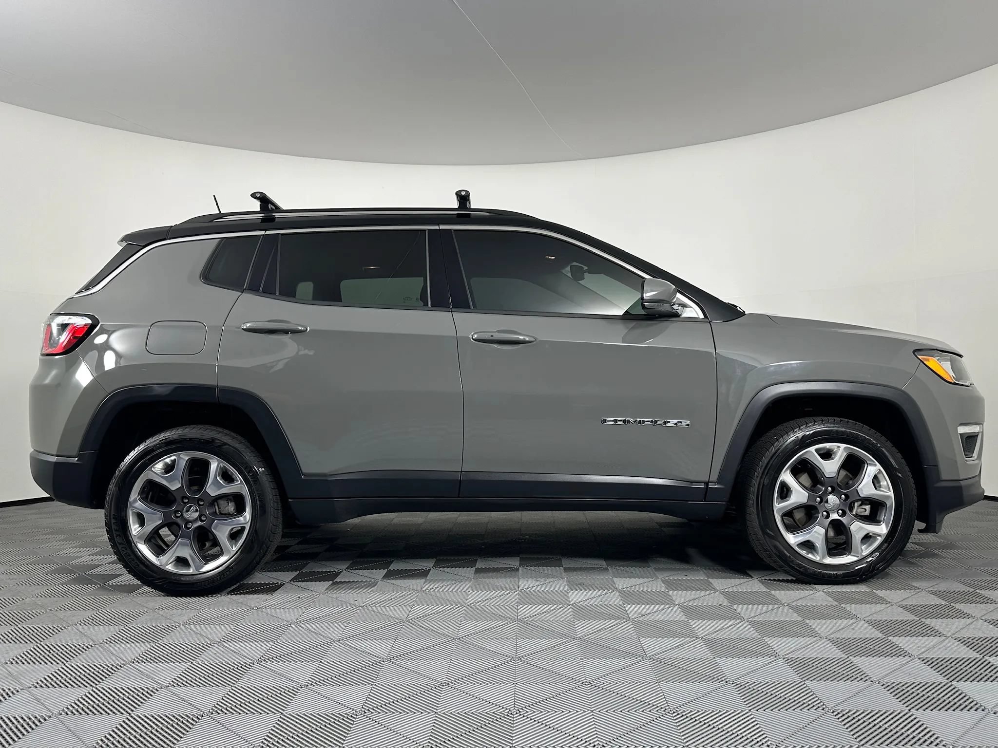 Used 2020 Jeep Compass Limited AWD/4WD image 24