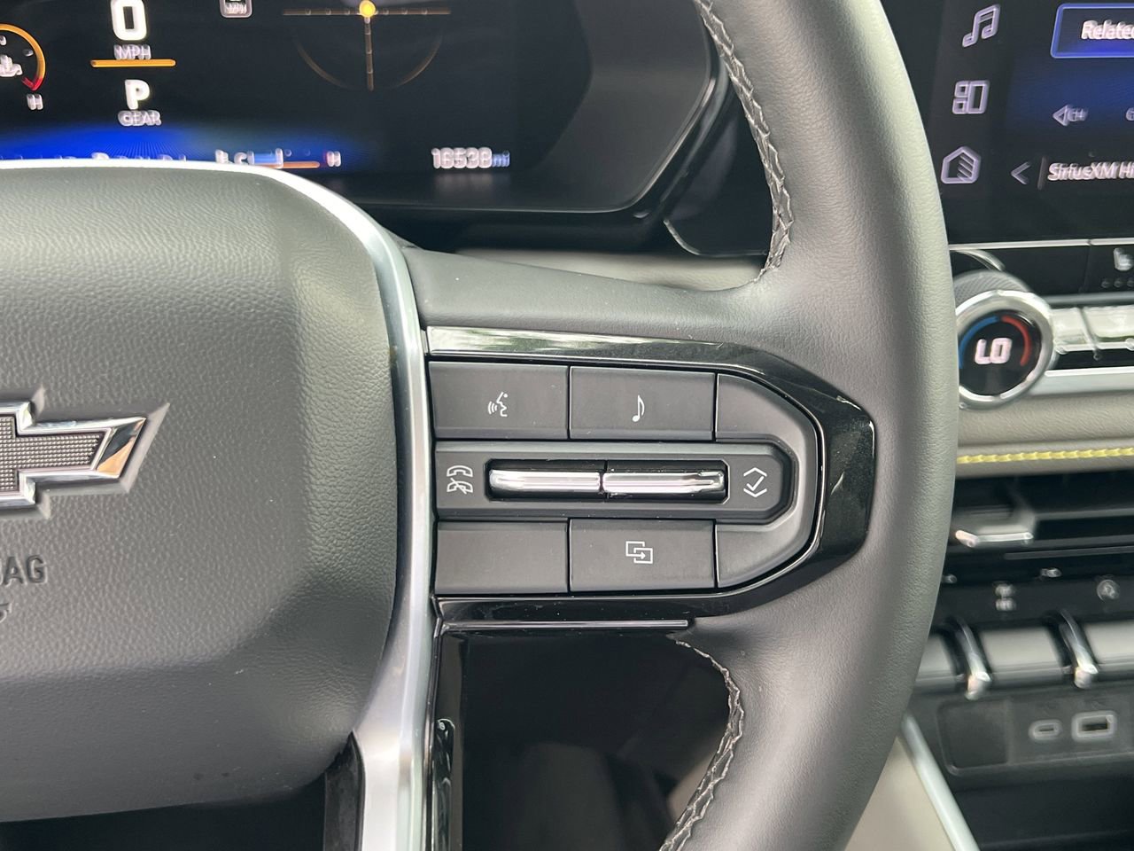 Used 2024 Chevrolet Colorado ZR2 w/ Technology Package AWD/4WD image 13