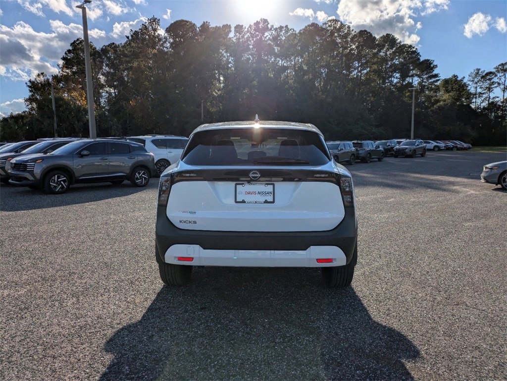 New 2025 Nissan Kicks SV w/ Charging Package image 5