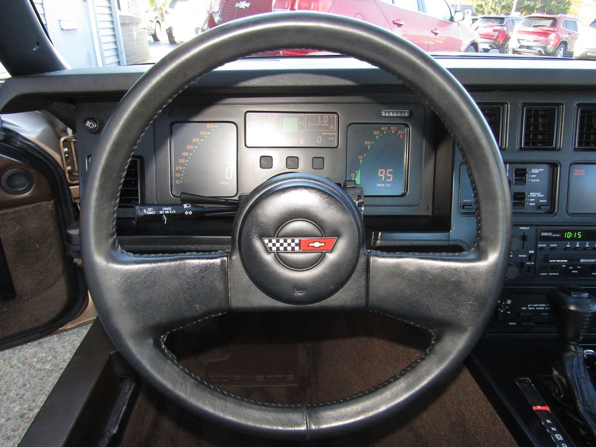 Used 1985 Chevrolet Corvette Coupe RWD image 9