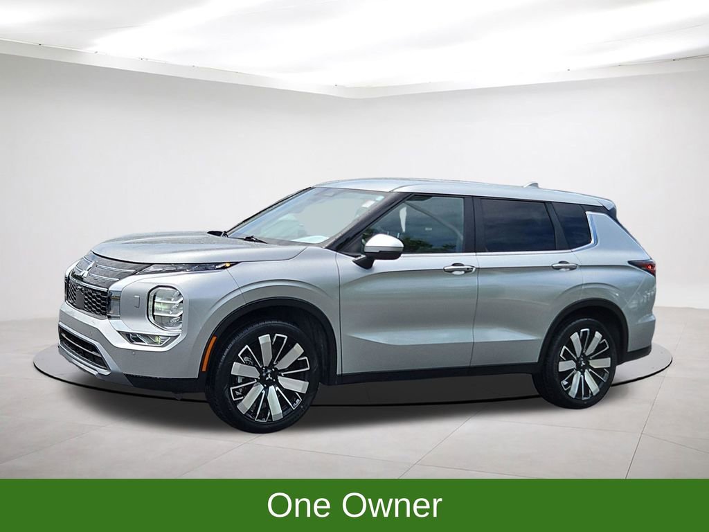 Used 2025 Mitsubishi Outlander AWD image 3