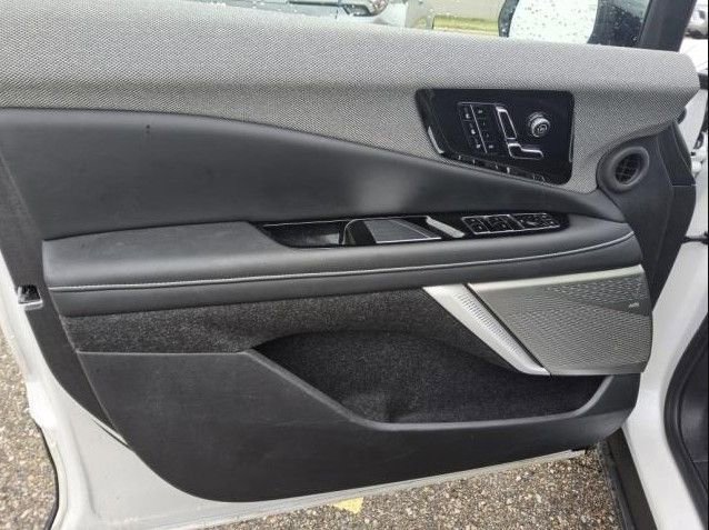 Used 2025 Cadillac Optiq Luxury 2 w/ LPO, Floor Liner Package image 8