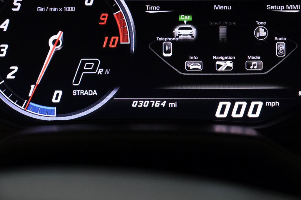Used 2018 Lamborghini Huracan Performante AWD/4WD image 25