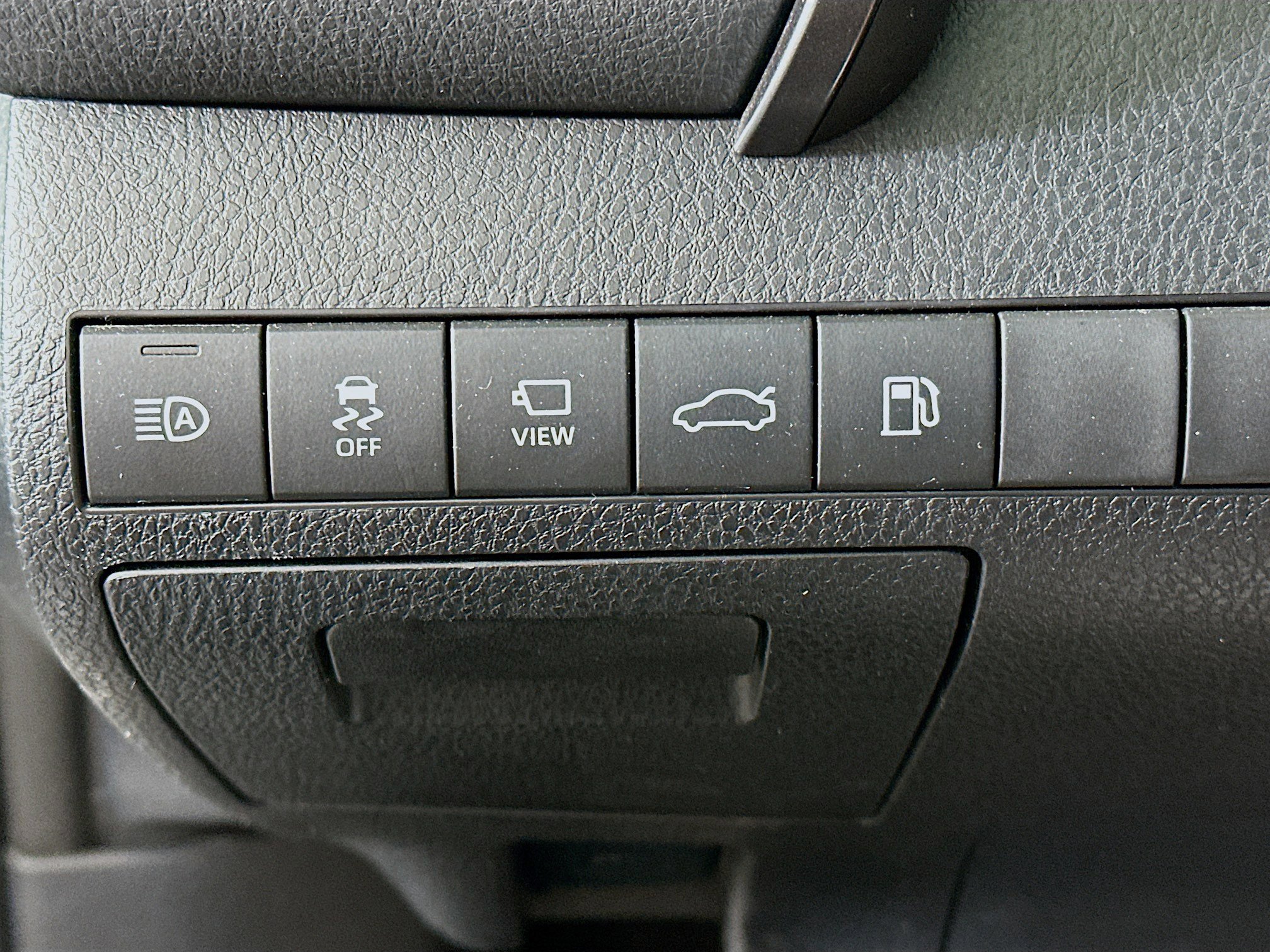 Used 2018 Toyota Camry XLE w/ Audio Package FWD image 17