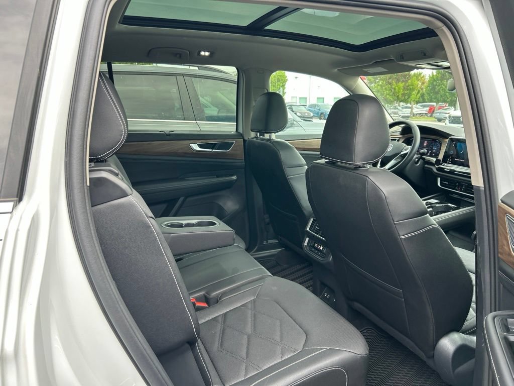Certified 2026 Volkswagen Atlas SE w/ Panoramic Sunroof Package FWD image 44