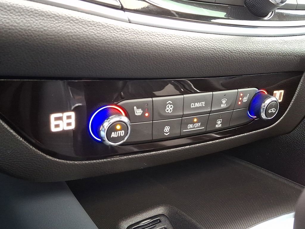 Used 2021 Buick Enclave Essence w/ Sound and Sites Package image 17