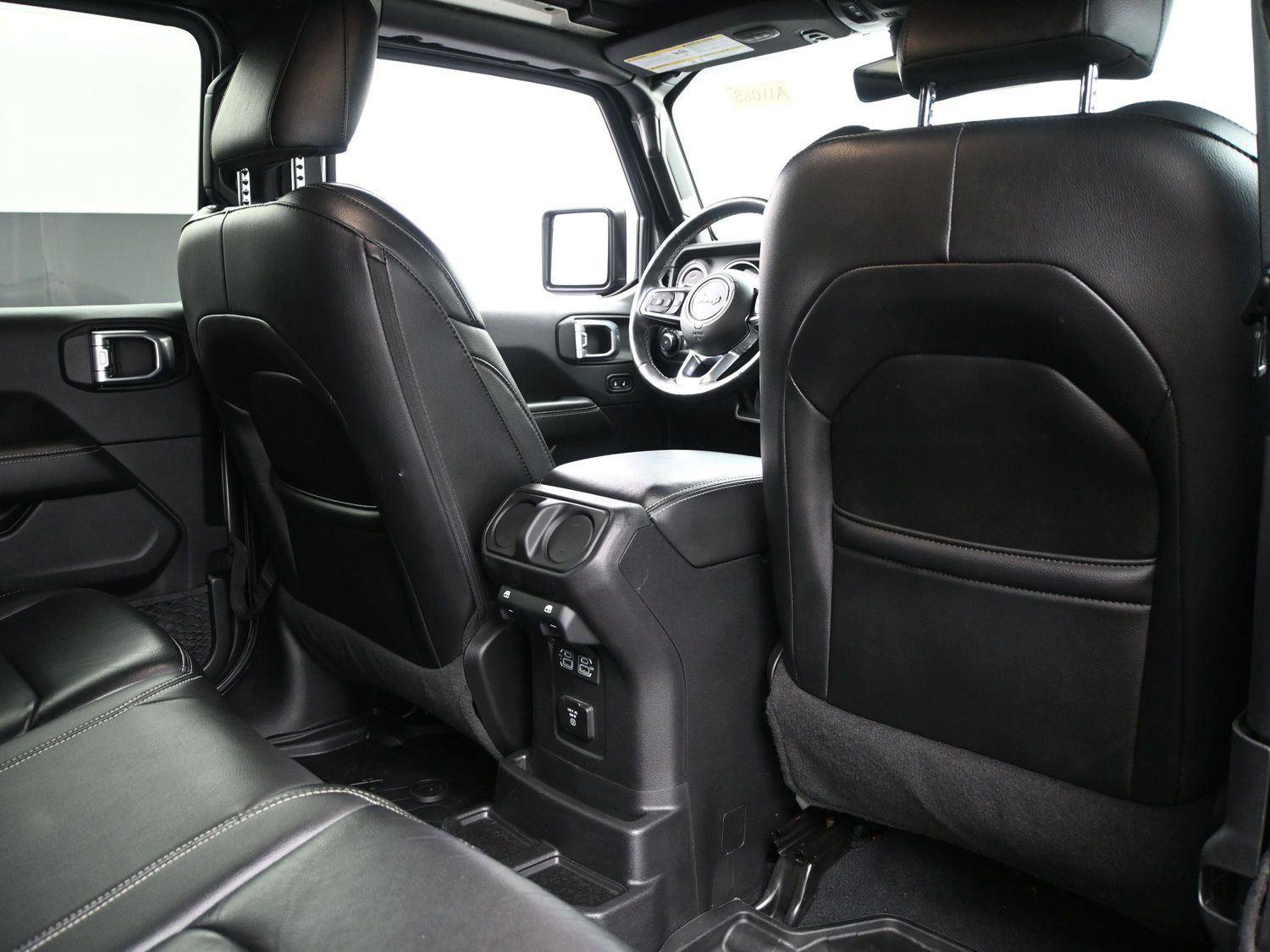 Used 2019 Jeep Wrangler Unlimited Sahara image 16