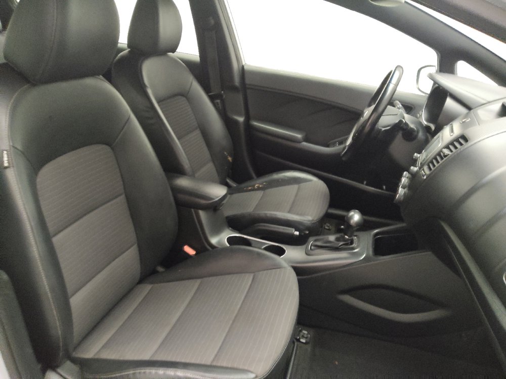 Used 2016 Kia Forte SX FWD image 21