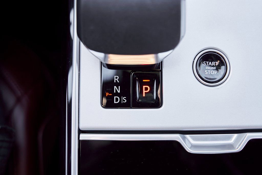 Used 2025 Land Rover Range Rover SE image 64