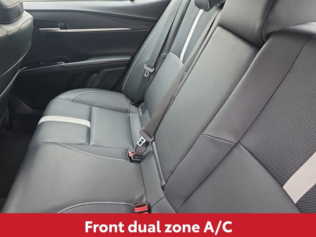 Used 2025 Toyota Camry SE image 16