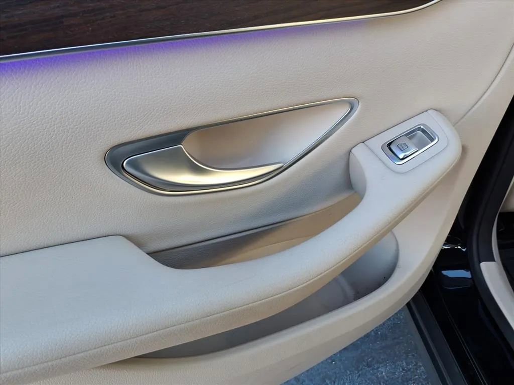 Used 2022 Mercedes-Benz GLC 300 4MATIC image 22