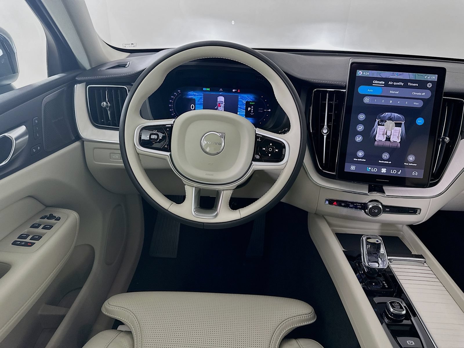 New 2026 Volvo XC60 T8 Ultra w/ Protection Package Premier AWD/4WD image 15