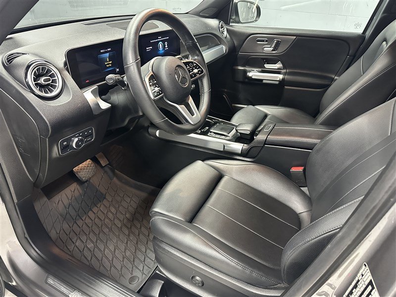 Used 2021 Mercedes-Benz GLB 250 4MATIC image 2