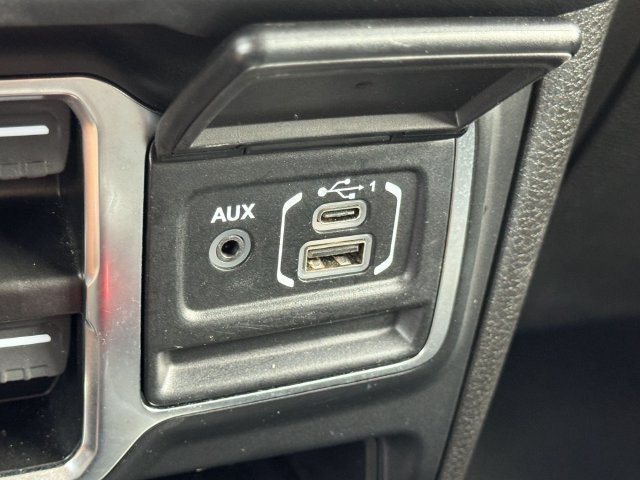 Used 2026 Jeep Wrangler Unlimited Sahara AWD/4WD image 22