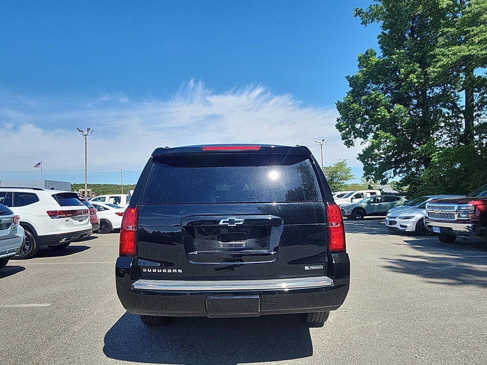 Used 2017 Chevrolet Suburban Premier AWD/4WD image 4