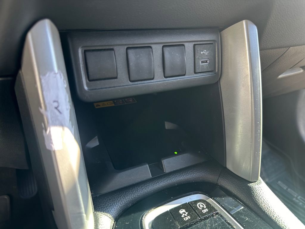 Used 2024 Toyota Corolla Cross LE image 19