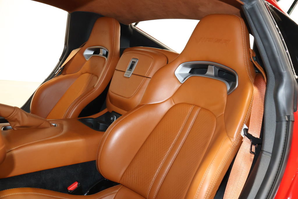 Used 2013 SRT Viper GTS w/ GTS Laguna Interior Pkg image 23