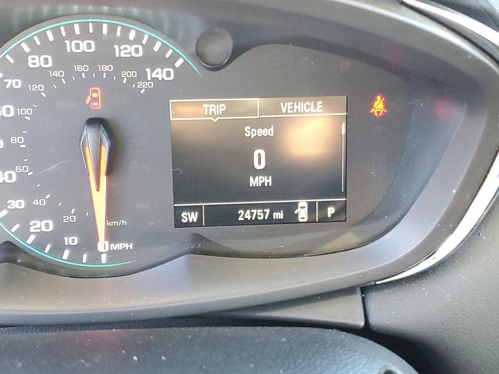 Used 2022 Chevrolet Trax LT w/ LT Convenience Package image 11