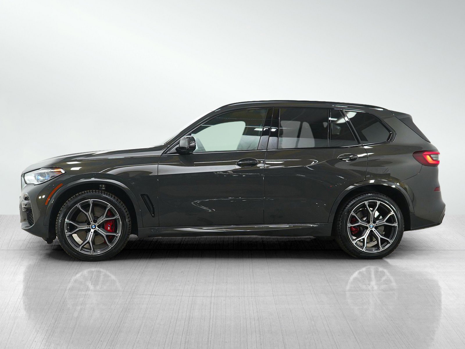 Used 2022 BMW X5 M50i w/ Executive Package image 2