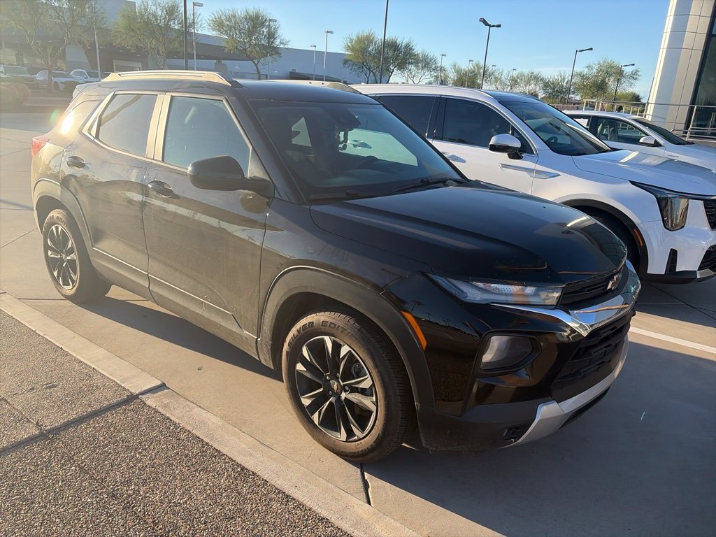 Used 2021 Chevrolet TrailBlazer LT w/ Convenience Package FWD image 3
