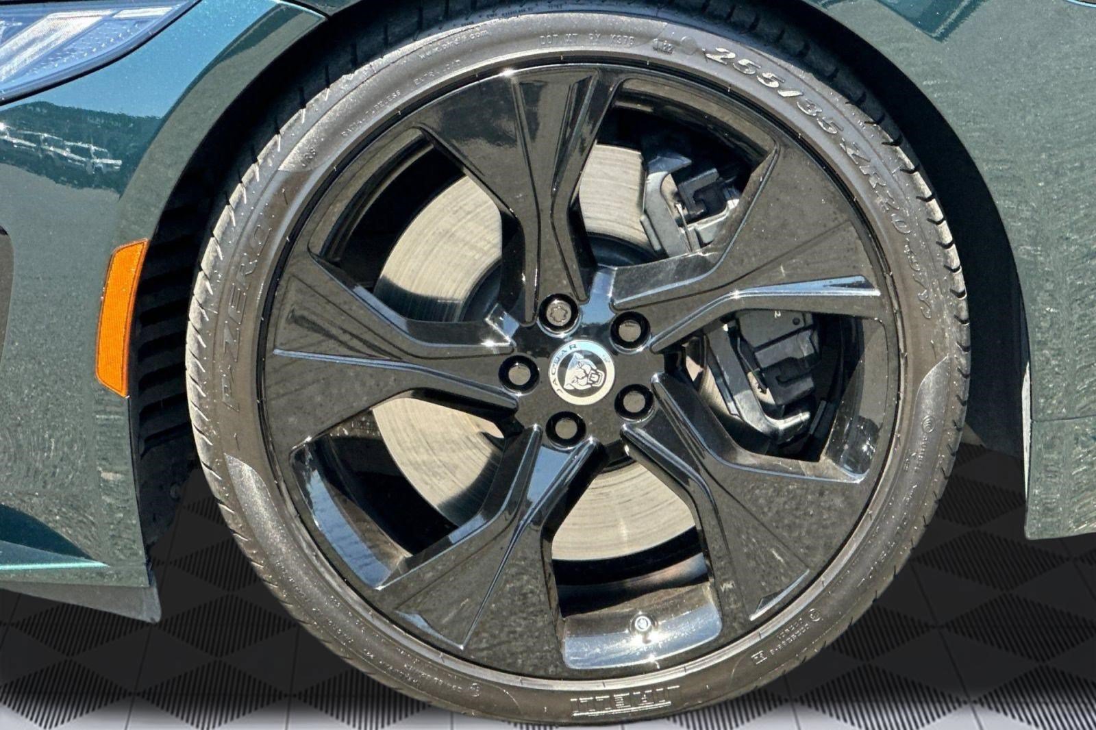Used 2024 Jaguar F-TYPE Coupe AWD image 12