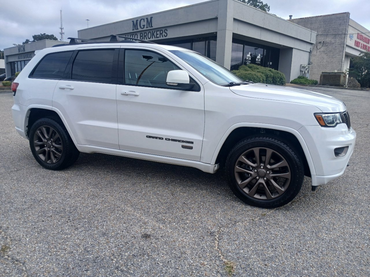 Used 2017 Jeep Grand Cherokee Limited 75th Anniversary image 24