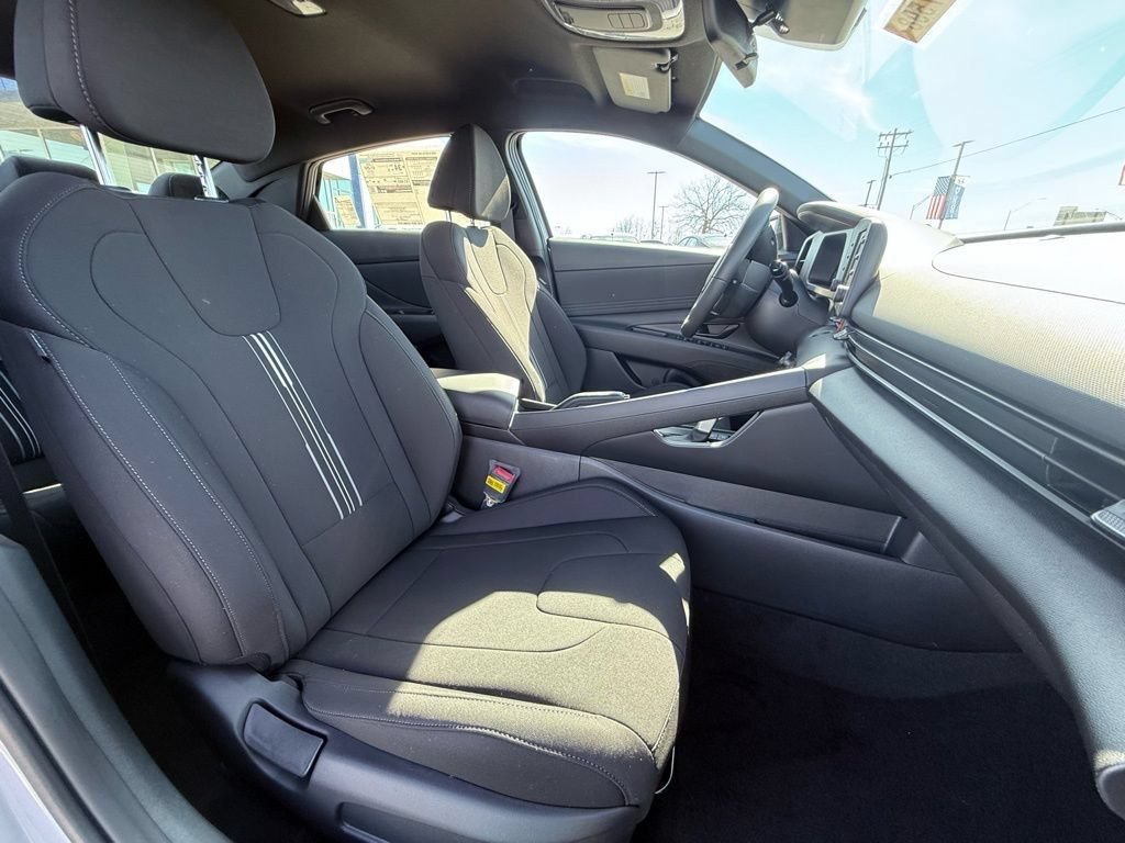 Certified 2025 Hyundai Elantra Sport FWD image 28