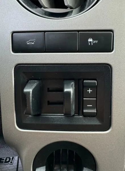 Used 2017 Ford Expedition Limited w/ Equipment Group 301A RWD image 38