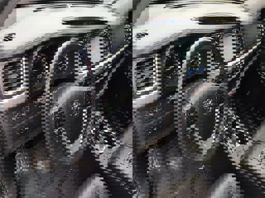 Used 2016 Toyota Highlander Limited Platinum image 10