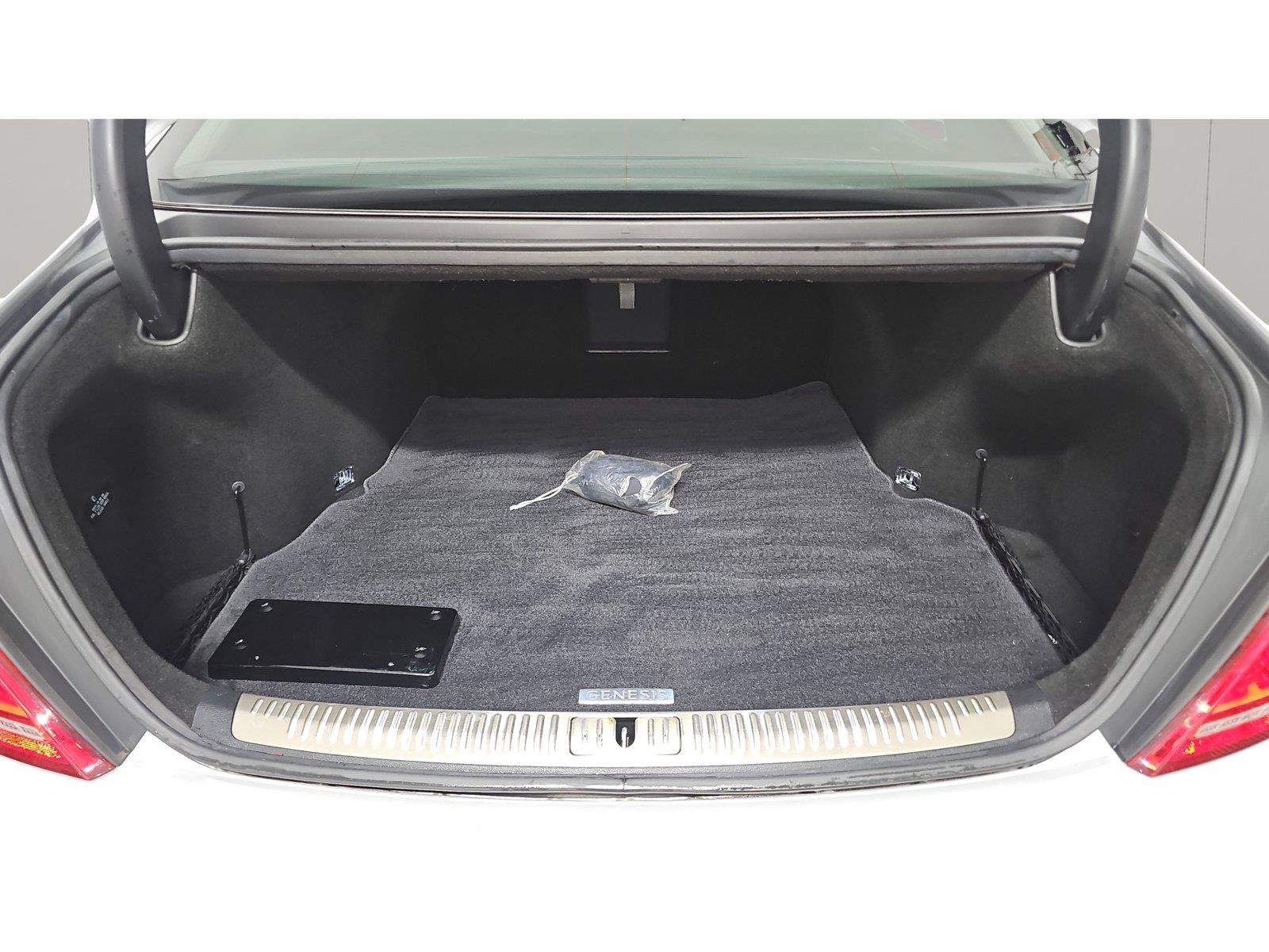 Used 2019 Genesis G90 3.3T Premium RWD image 12