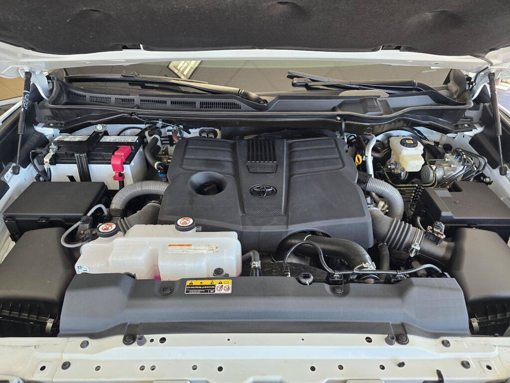 Certified 2025 Toyota Tundra SR5 w/ TRD Off-Road Package AWD/4WD image 9