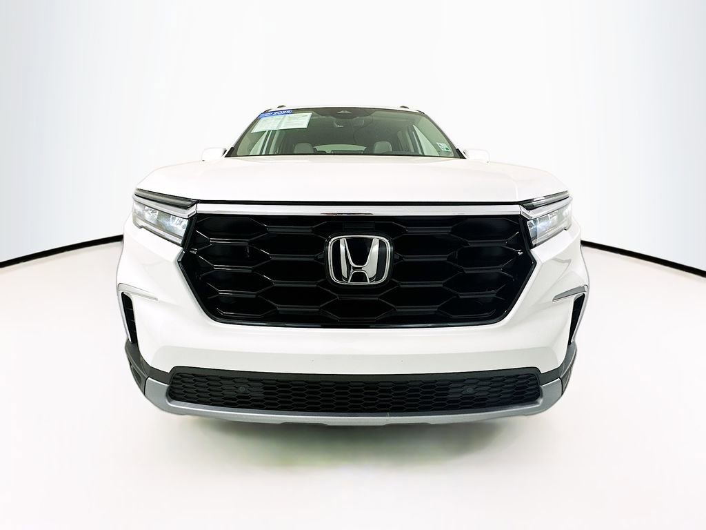 Certified 2025 Honda Pilot Touring image 2