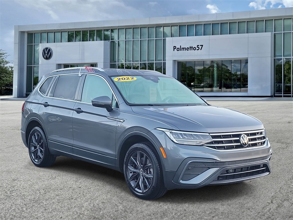 Certified 2022 Volkswagen Tiguan SE image 3