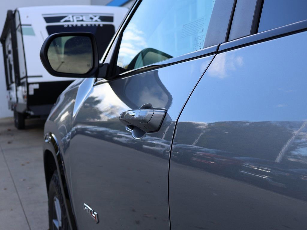 New 2026 GMC Terrain AT4 w/ LPO, Black Badging Package image 10