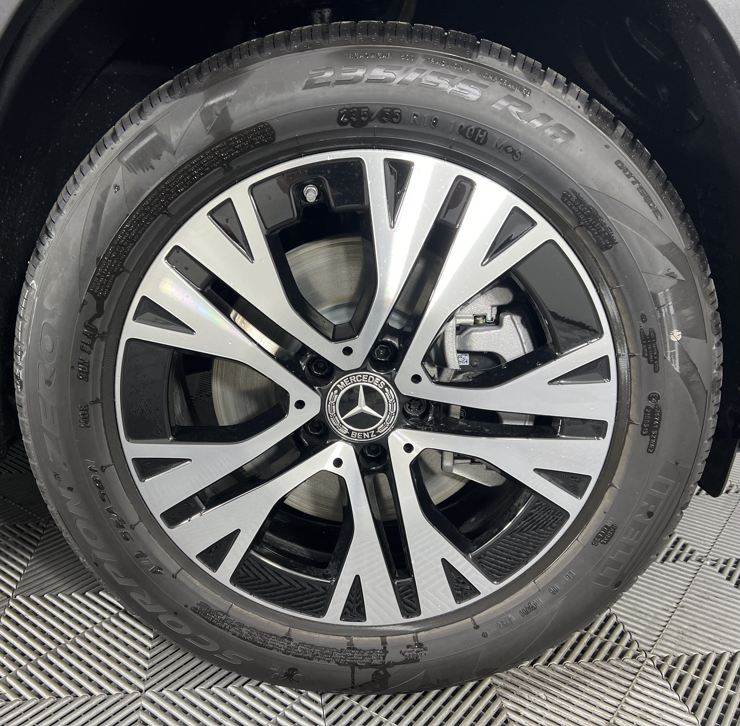 Used 2025 Mercedes-Benz GLB 250 4MATIC image 15