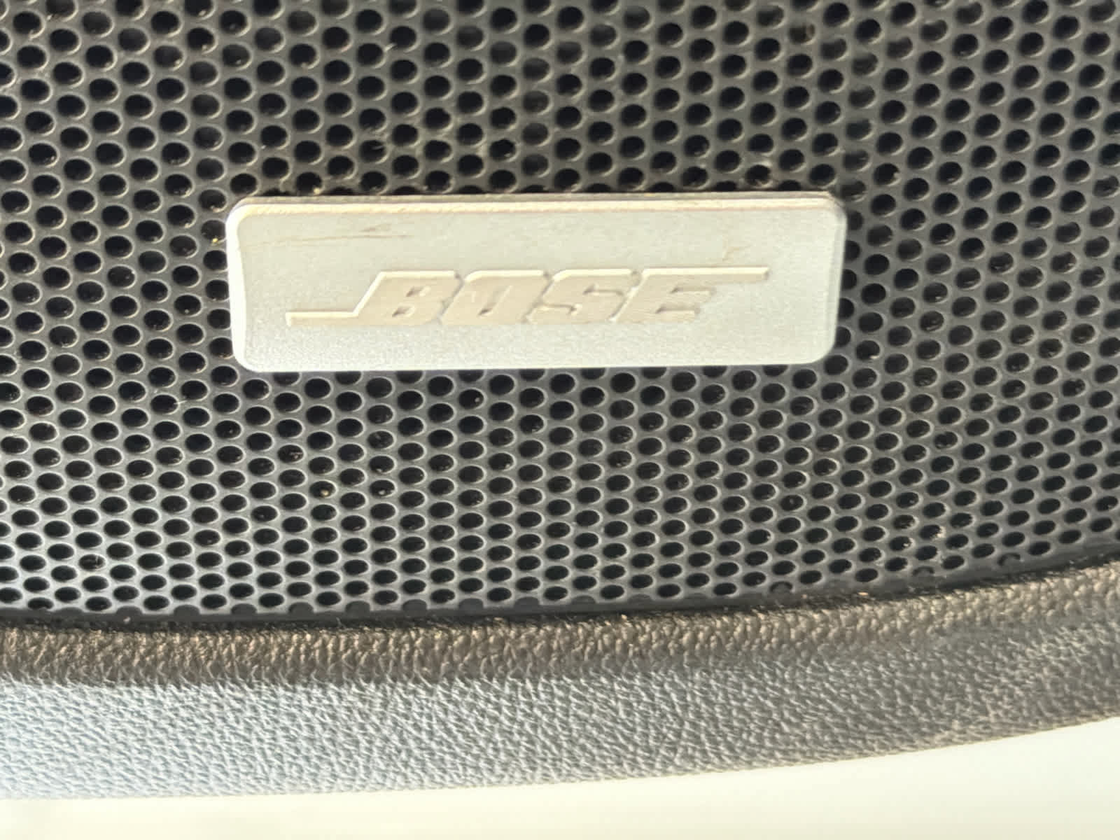 Used 2023 GMC Acadia SLT FWD image 19