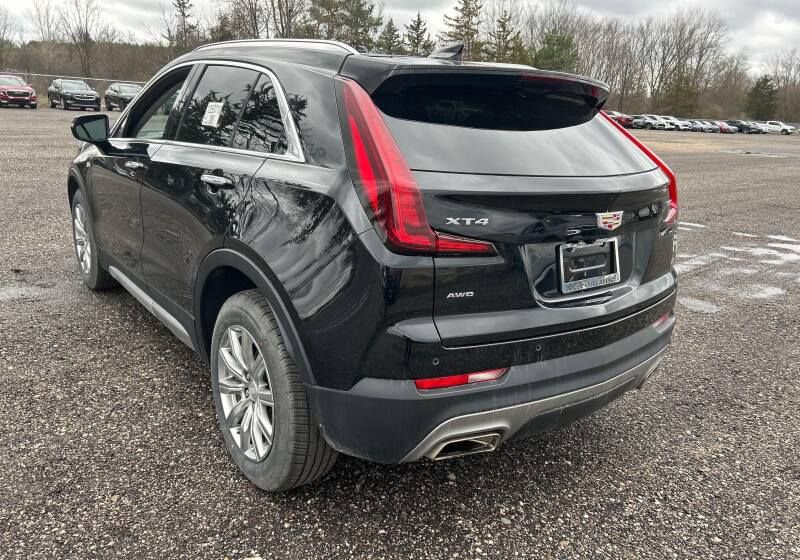 Used 2023 Cadillac XT4 Premium Luxury w/ Technology Package AWD/4WD image 5
