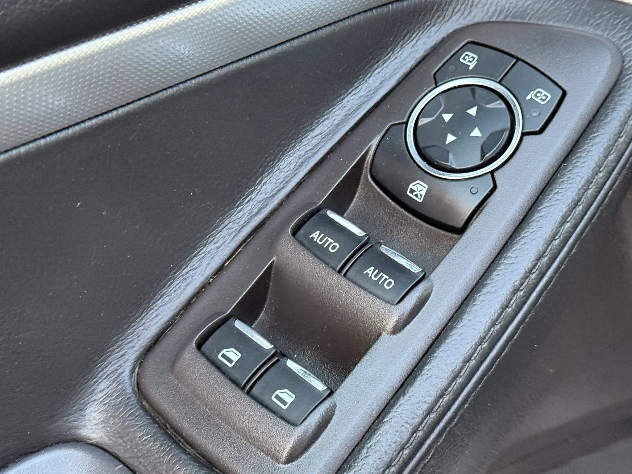 Used 2015 Ford Explorer XLT w/ Equipment Group 202A FWD image 24