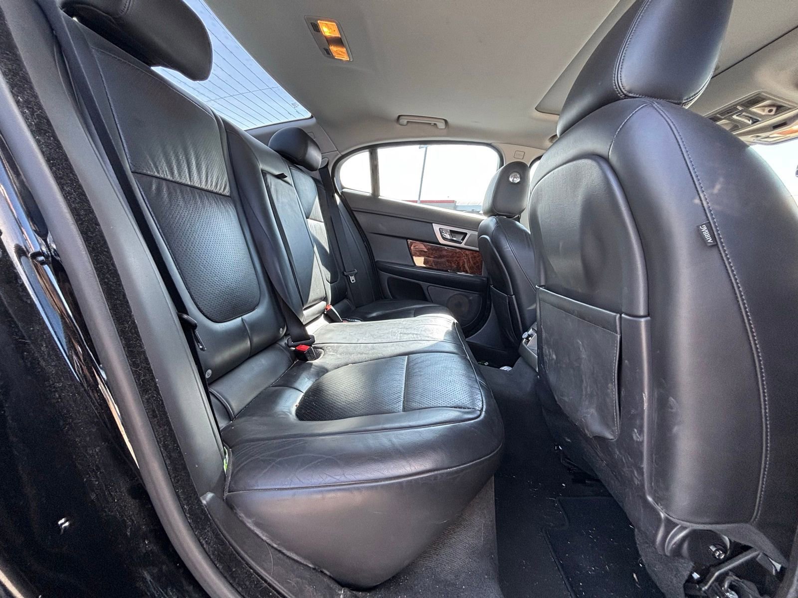 Used 2011 Jaguar XF Premium image 16