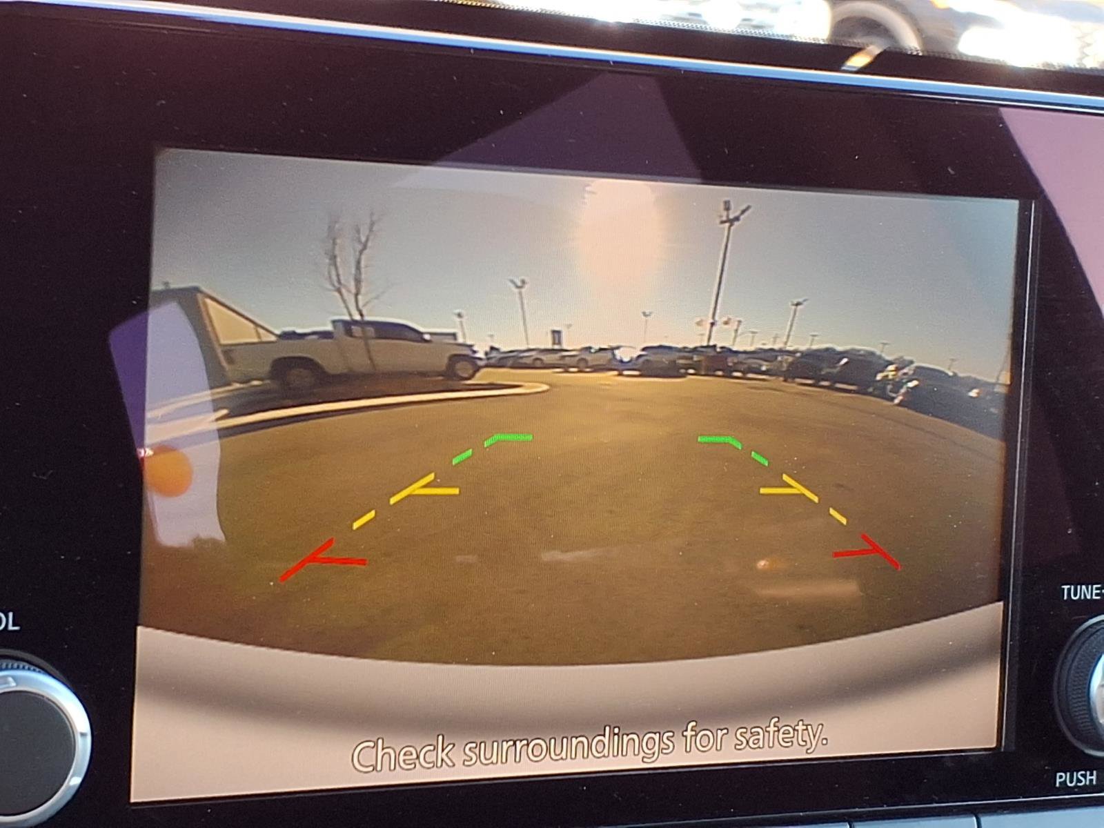 Used 2024 Nissan Pathfinder SV image 19