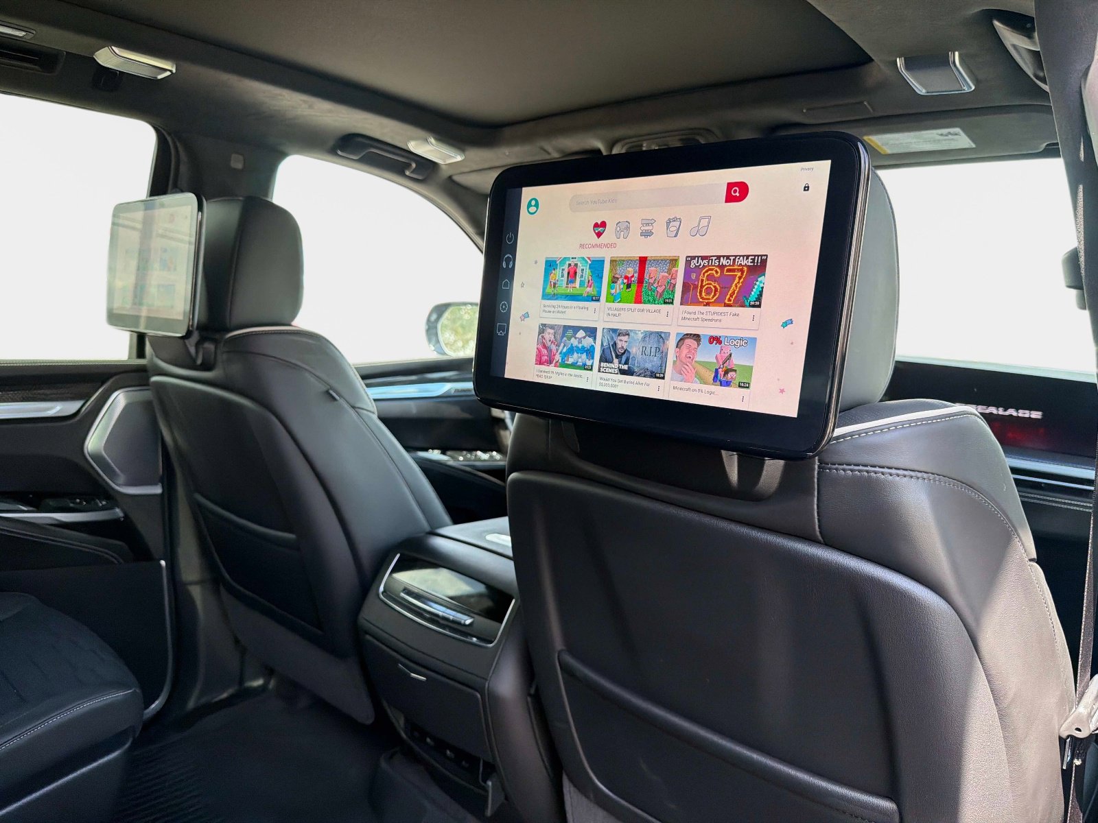 Used 2026 Cadillac Escalade V w/ LPO, ONYX Package AWD/4WD image 28