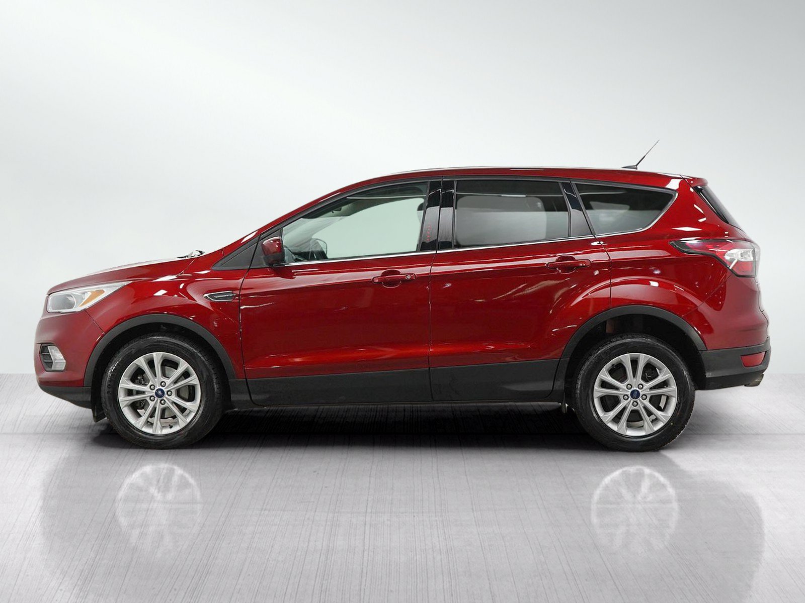 Used 2017 Ford Escape SE w/ SE Cold Weather Package FWD image 2