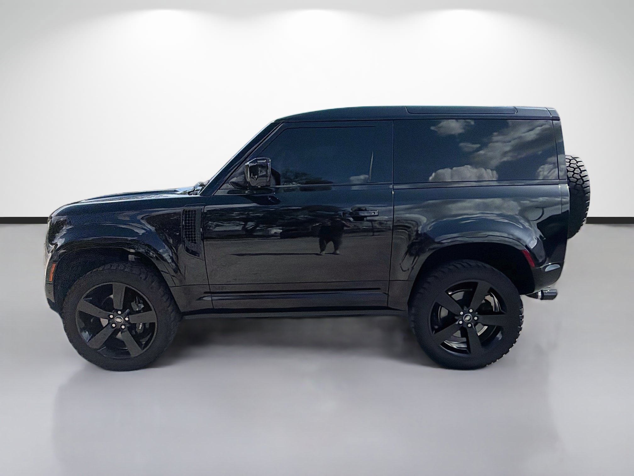Used 2024 Land Rover Defender 90 V8 AWD/4WD image 6