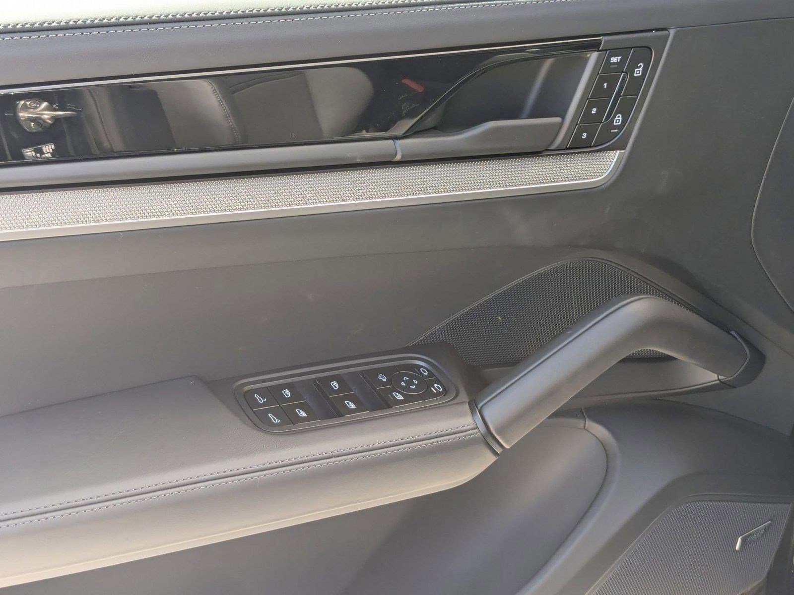 Certified 2025 Porsche Cayenne image 14