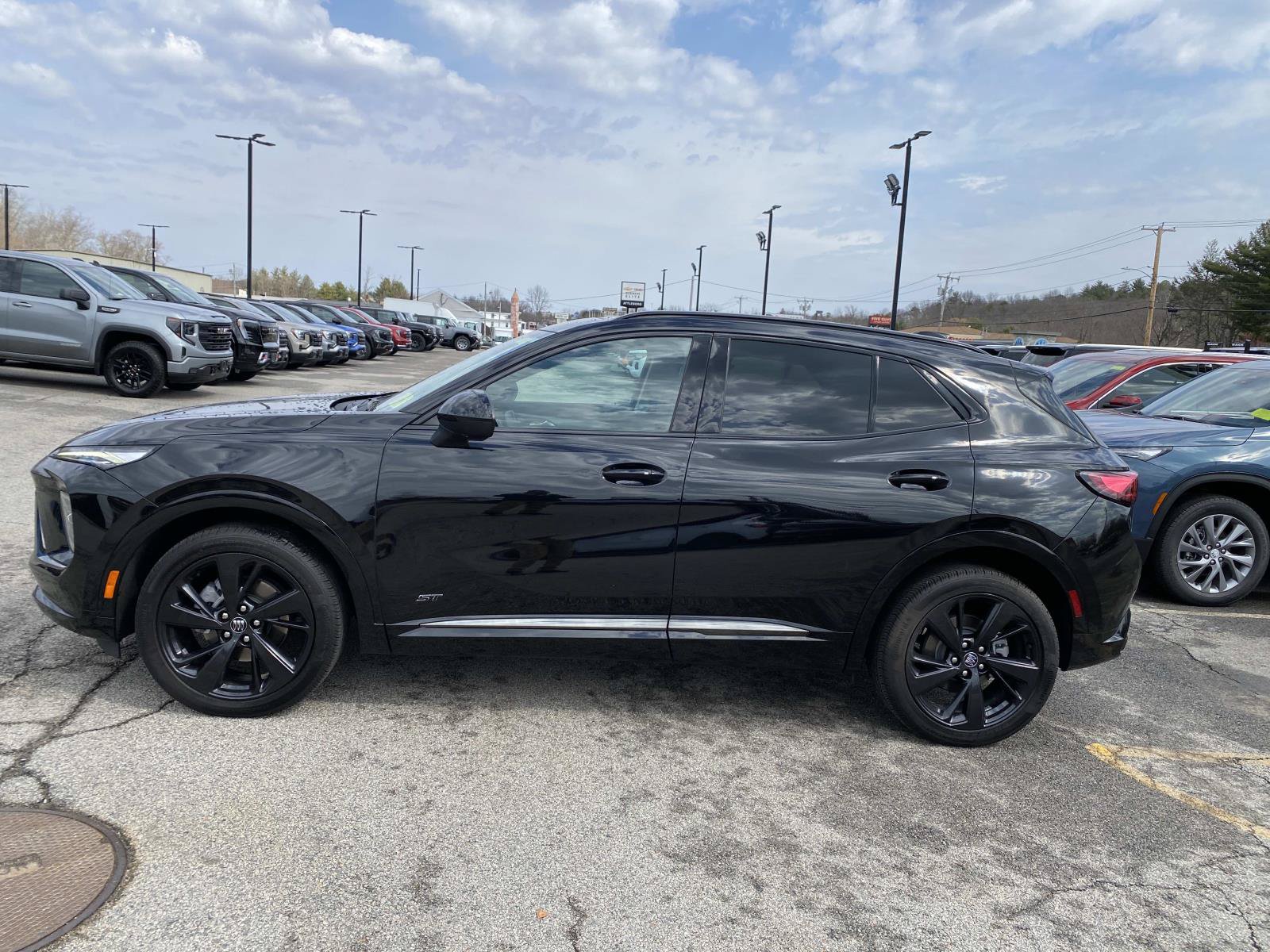 Used 2025 Buick Envision Sport Touring AWD/4WD image 2