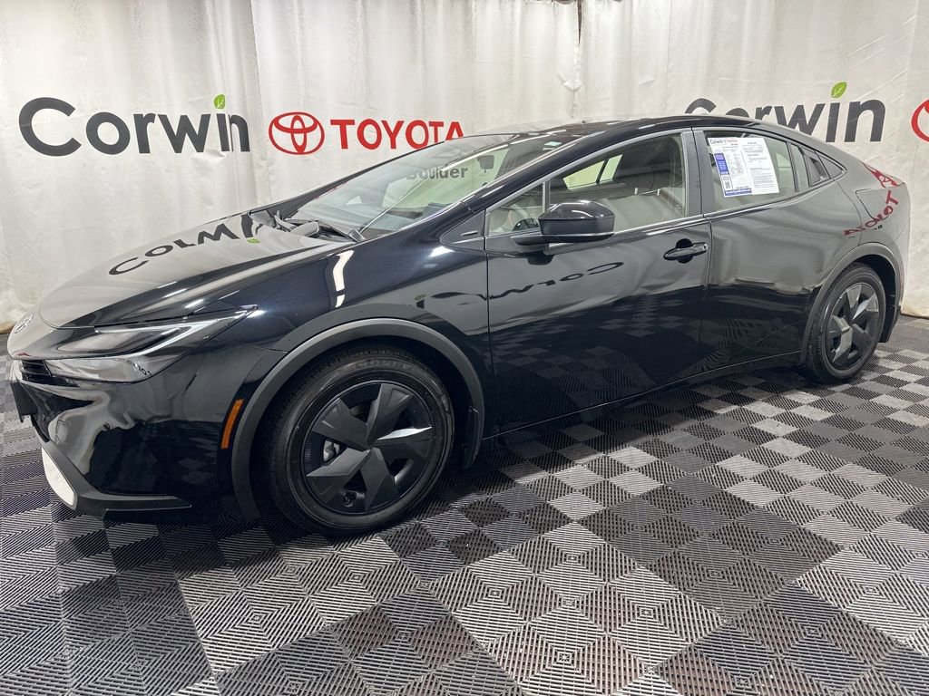 Used 2025 Toyota Prius Plug-In Hybrid image 4