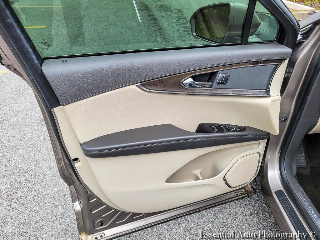 Used 2019 Lincoln Nautilus Select w/ Cargo Utility Package FWD image 26