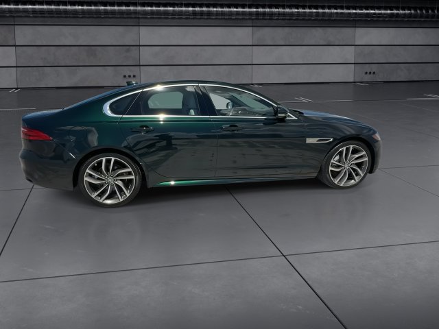Used 2024 Jaguar XF R-Dynamic SE RWD image 9